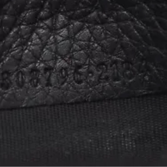 Authentic Gucci woman’s wallet A couple small nicks here and there - Picture 16 of 16